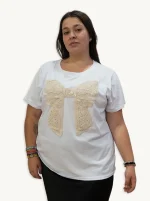 Camiseta “Lazo Belleza” – Estilo y confort con un toque artesanal - Imagen 2