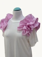 Camiseta "Estilo Mariposa" con Volantes en Hombros – Comodidad y Tendencia Talla 52