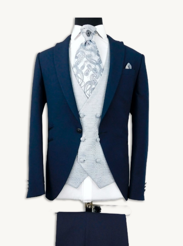 traje de boda novio azul marino