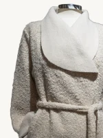 Abrigo largo de borreguito detalle