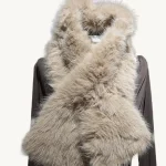 cuello de pelo cruzado